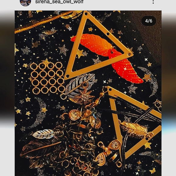 Bee Pendant - Picture 4 of 7